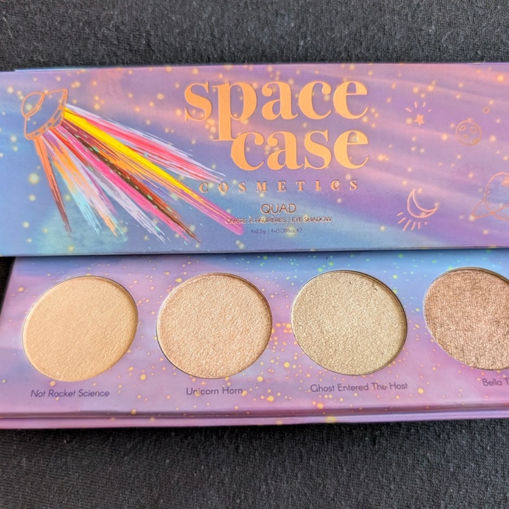 Cream and Gold Eyeshadow Palette with Shimmer